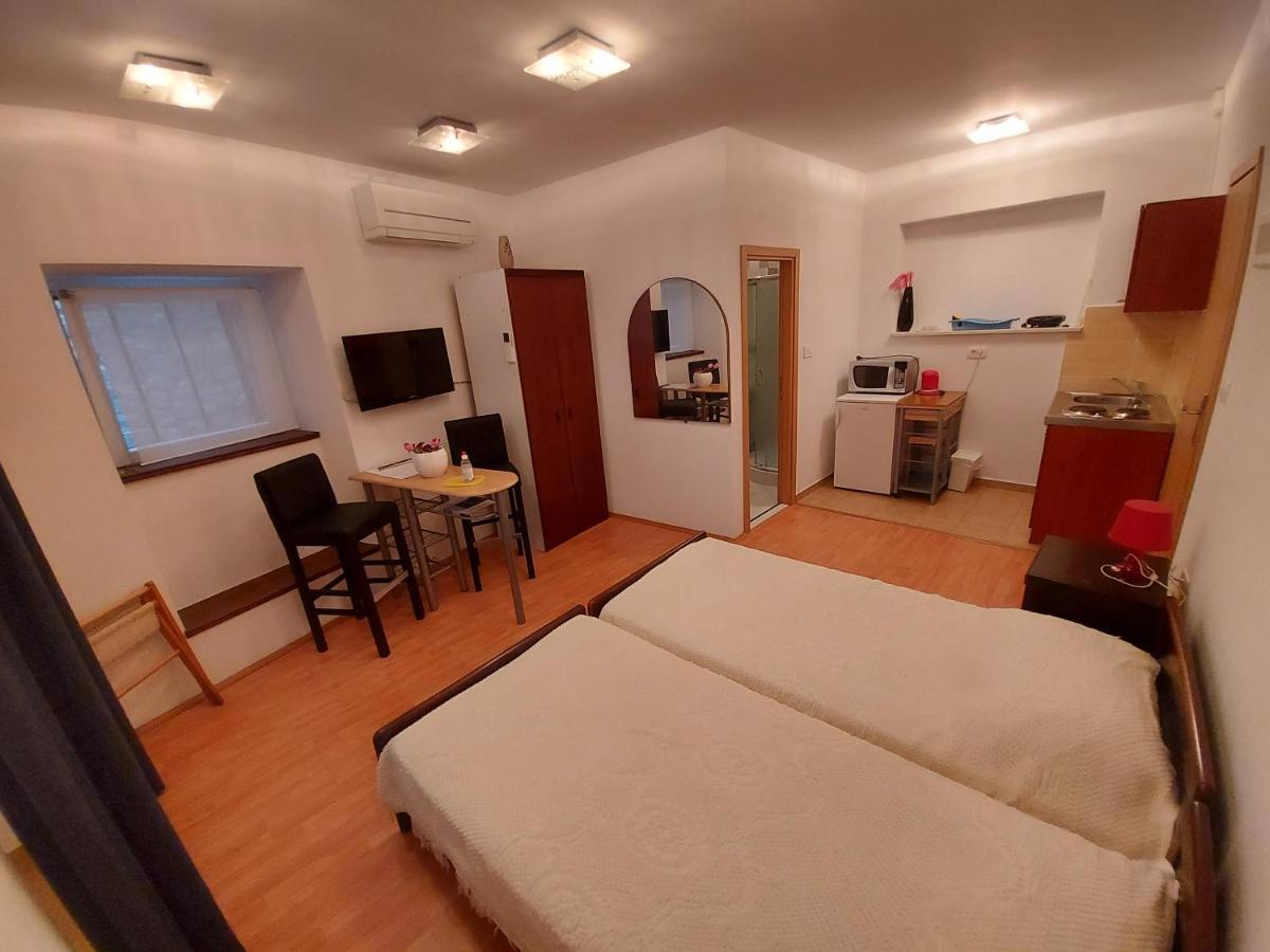 Guesthouse Boris Labin  Exterior foto